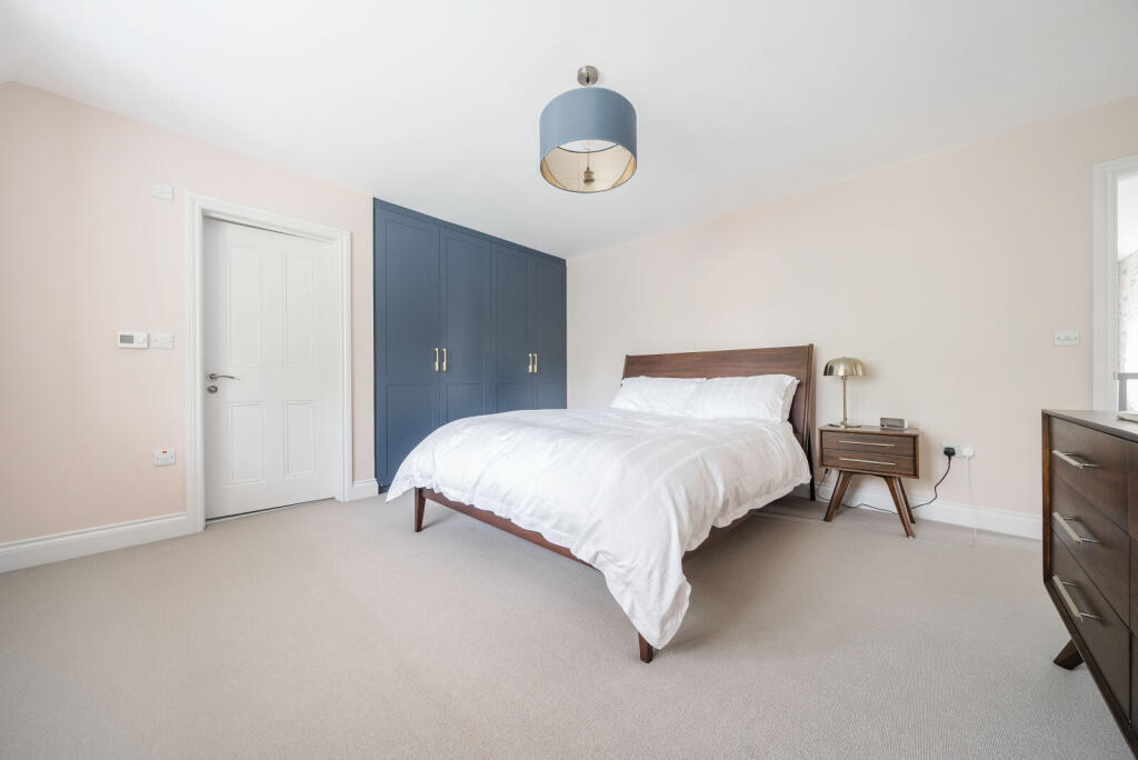 1305422-39-68472a...