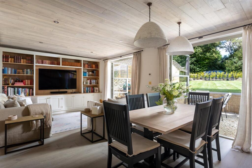 21 - The Old Post Office - GL7 7EF - Web.jpg