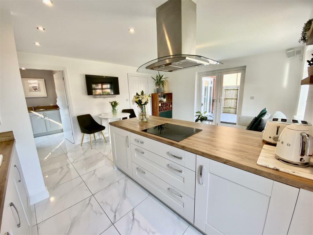 KITCHEN/BREAKFAST ROOM