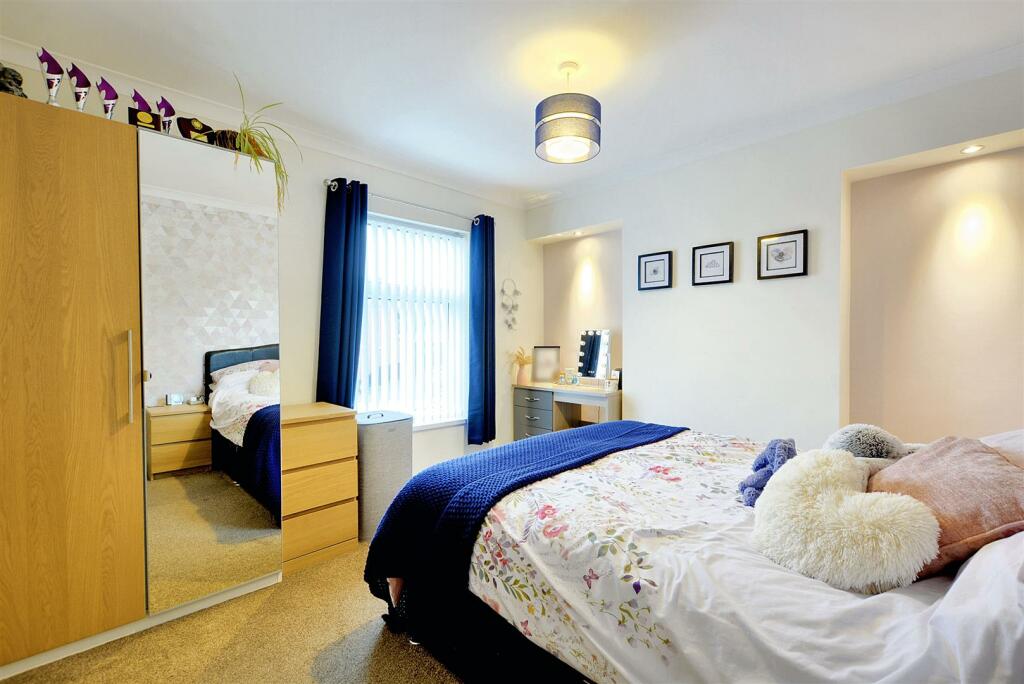 Bedroom 1_1.jpeg