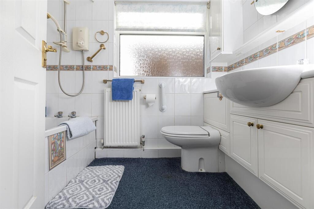 Bramleys Estate Agents - Gleneagles Way - Fixby (3