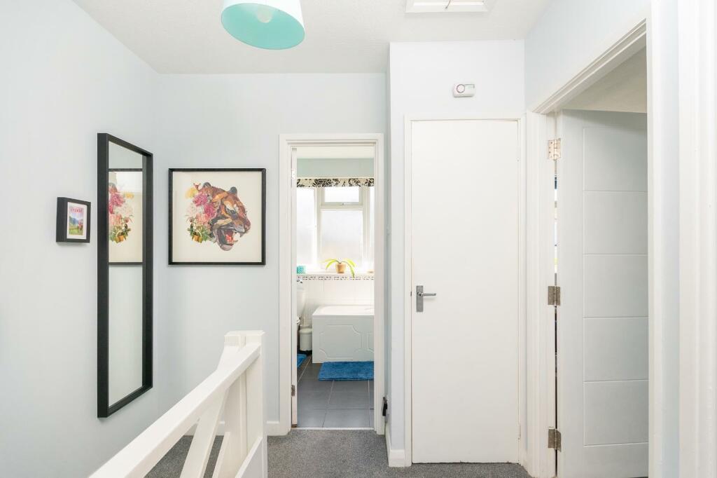 2H8RBN - Landing A.jpg