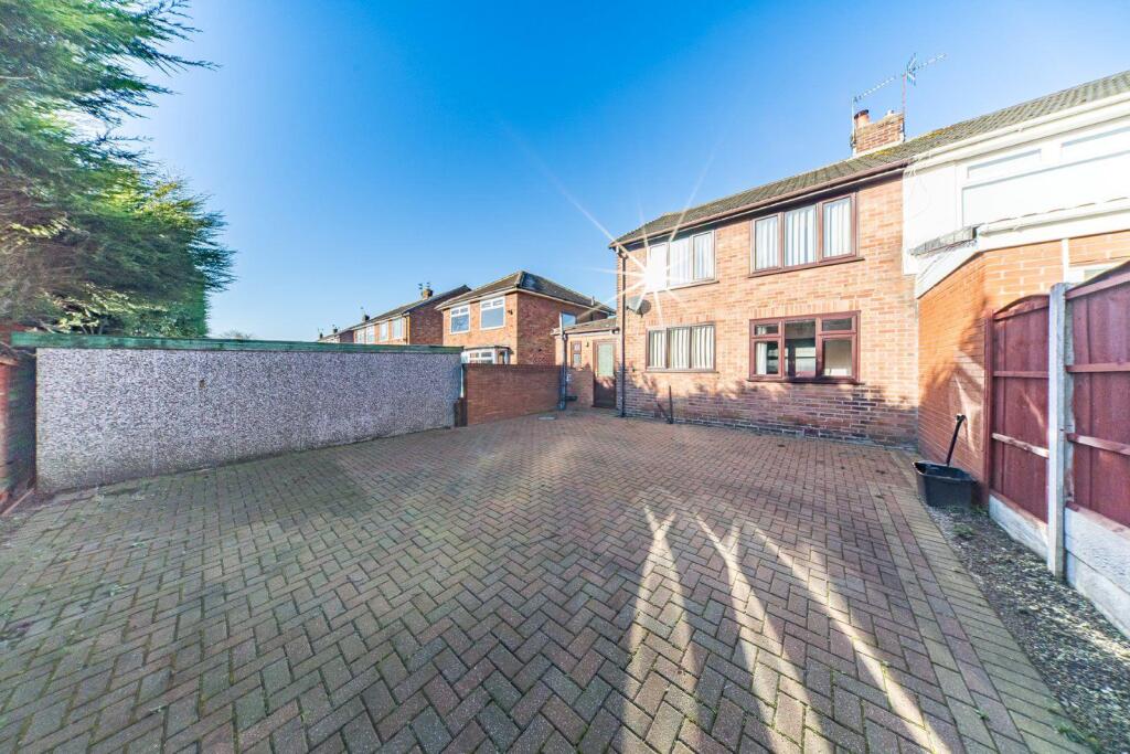 15 Arnside Avenue rear garden 2.jpg