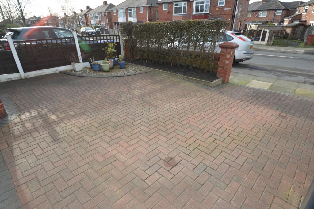 FRONT GARDEN