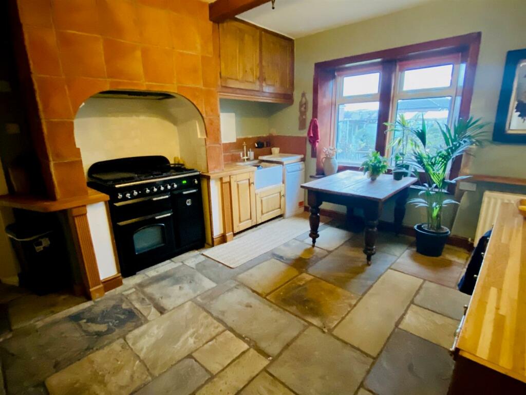 wellhouse lane 33 kitchen.jpg