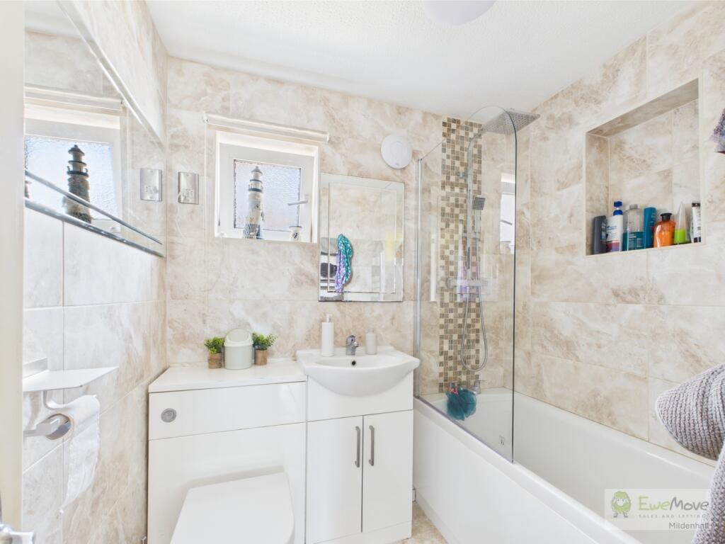 Ewemove Mildenhall 11a Sandgalls Drive Bathroom