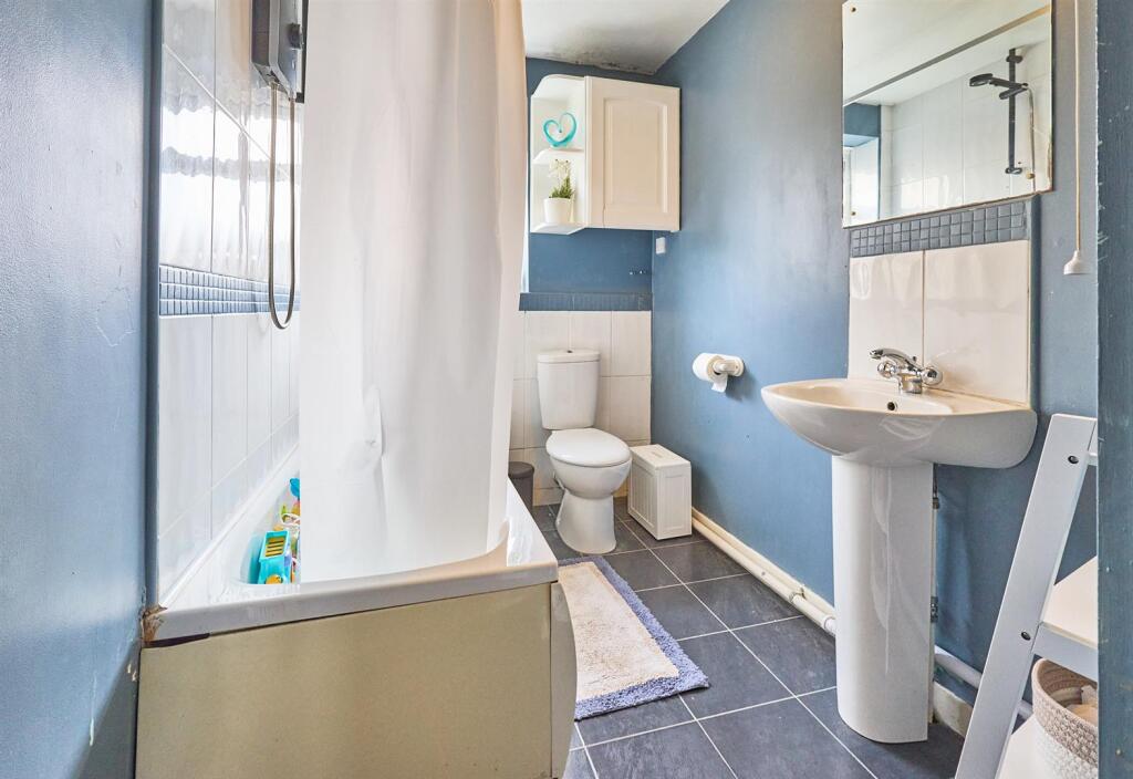 Bathroom to Rear