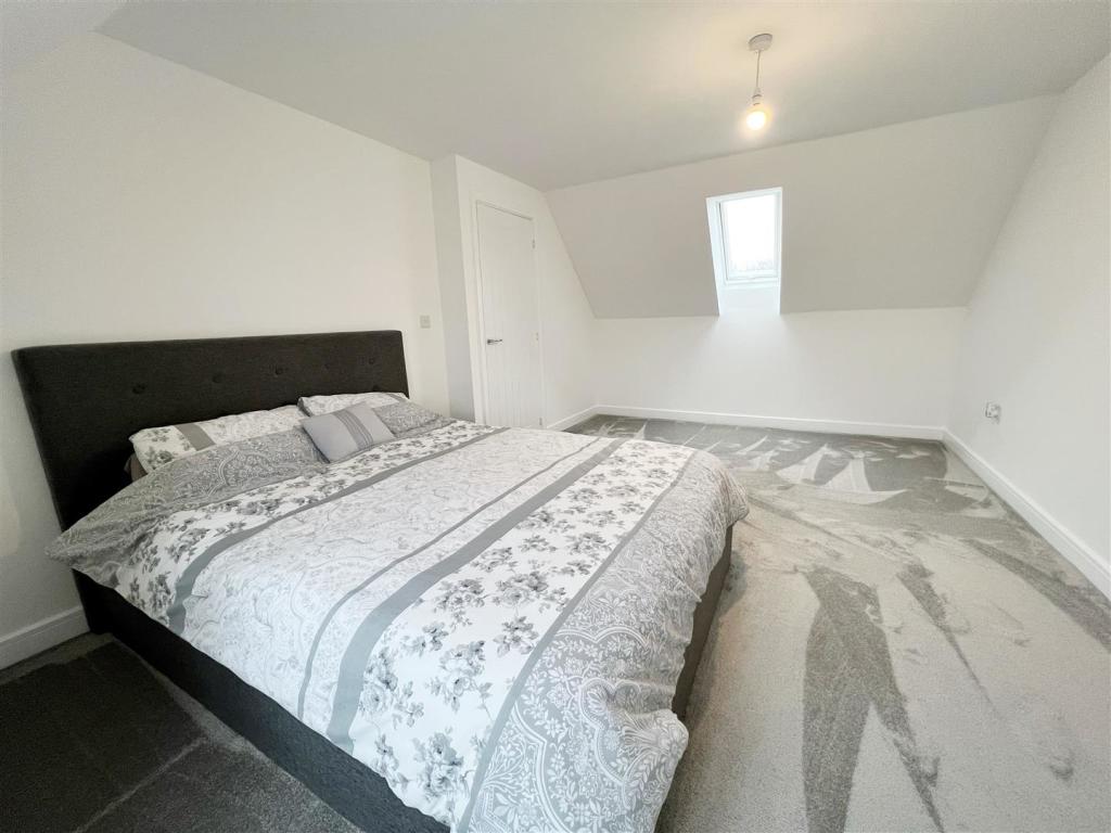 Bedroom 5 pic 2.jpg