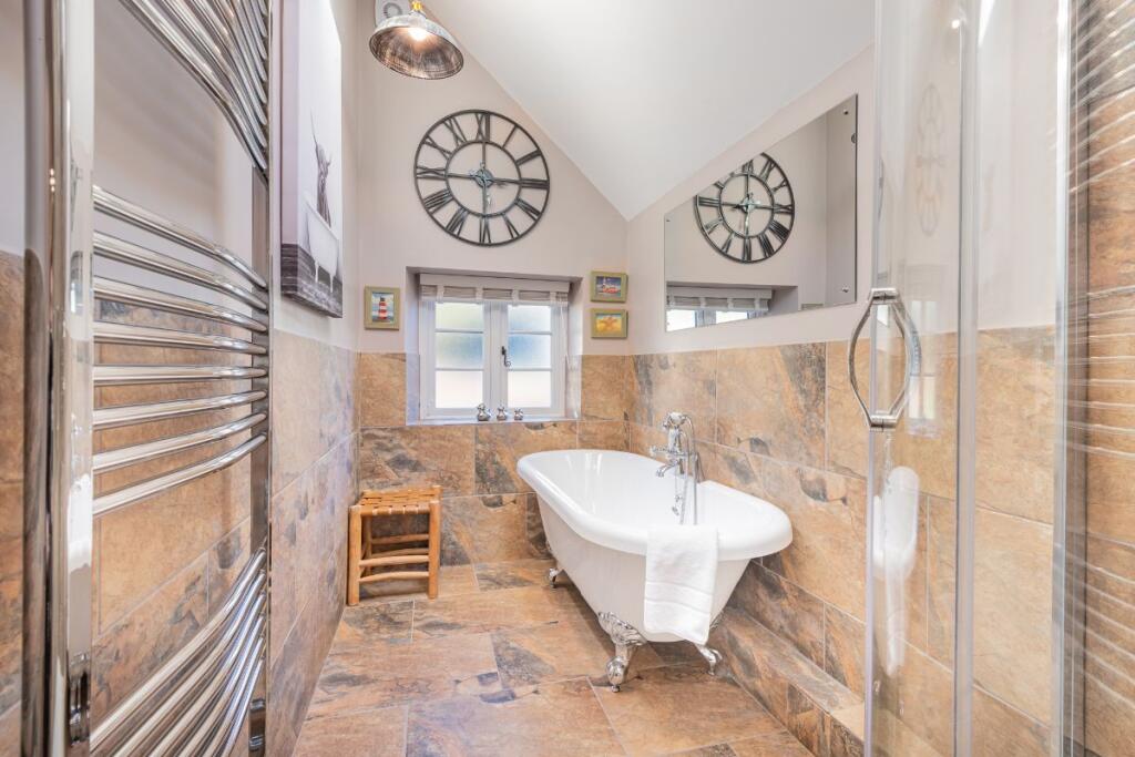 Bedroom Two en-suite