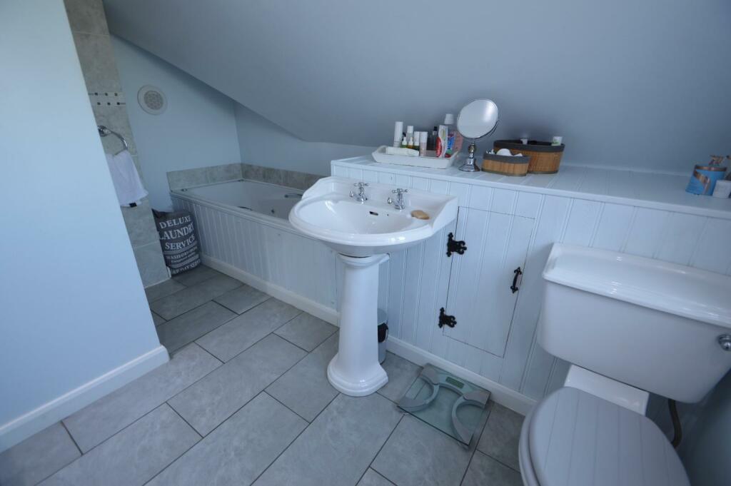 Ensuite to bedroom one