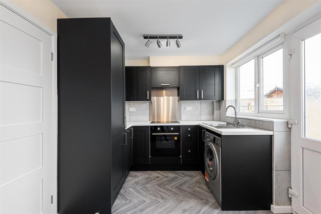 7 Vavasour Court-1.jpg