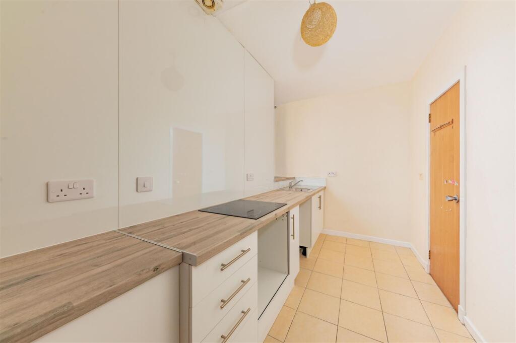 Flat 9 2 Rosefield Street Dundee-8.JPG