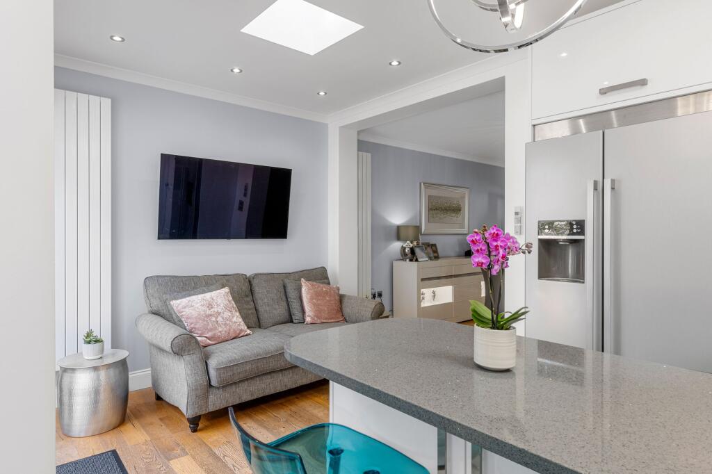 Kitchen-Breakfast Area