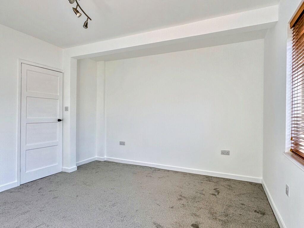 Bright Spacious L...