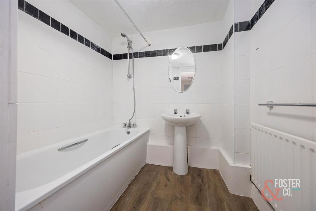 St Aubyns 18, Flat 1-002.jpg