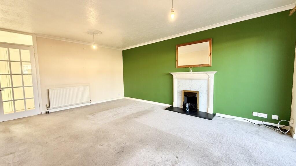 Lounge/dining roo...