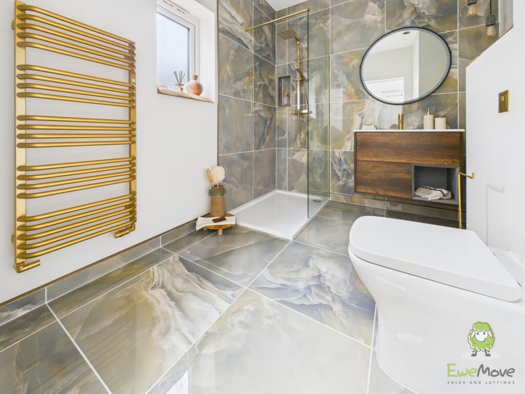 CAM01543G0-PR0166-STILL032