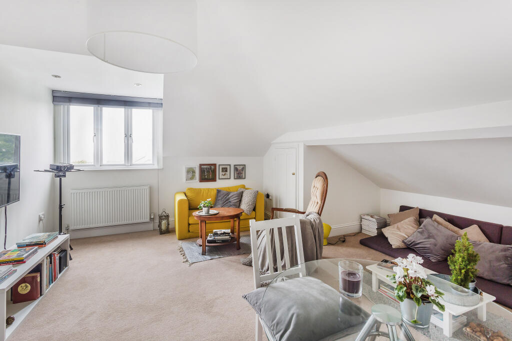 Living room 1.jpg