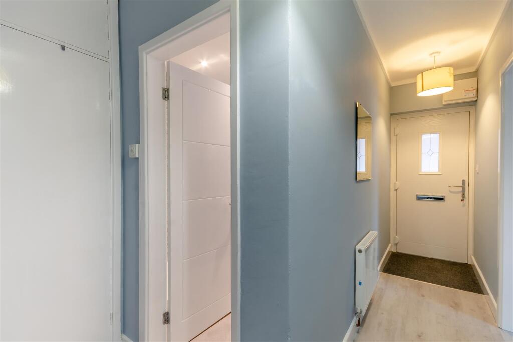8666431-interior11.jpg
