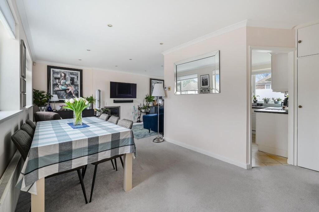 COURTLANDS CRESCENT (8).jpg