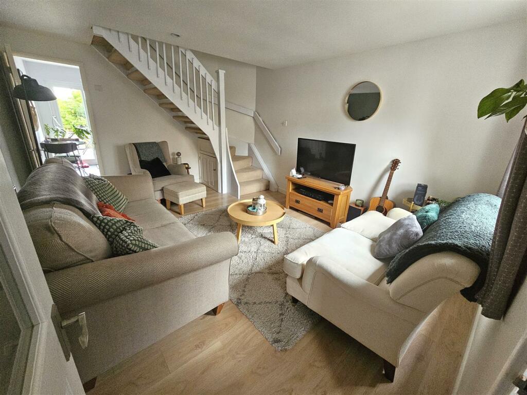 Living Room (2).jpg