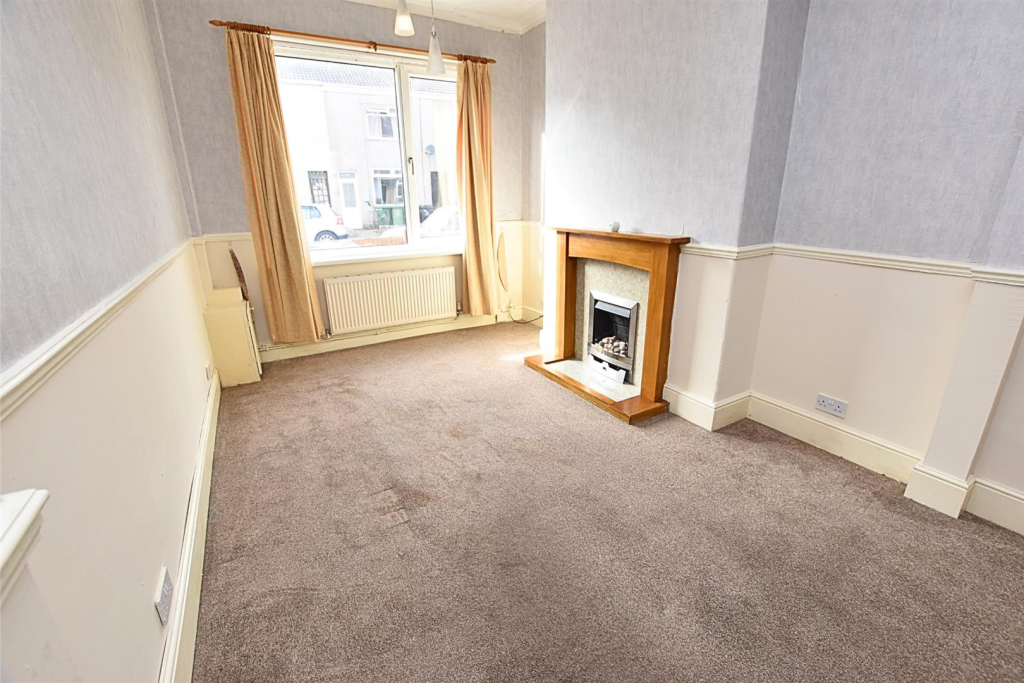 THROUGH LOUNGE DINER