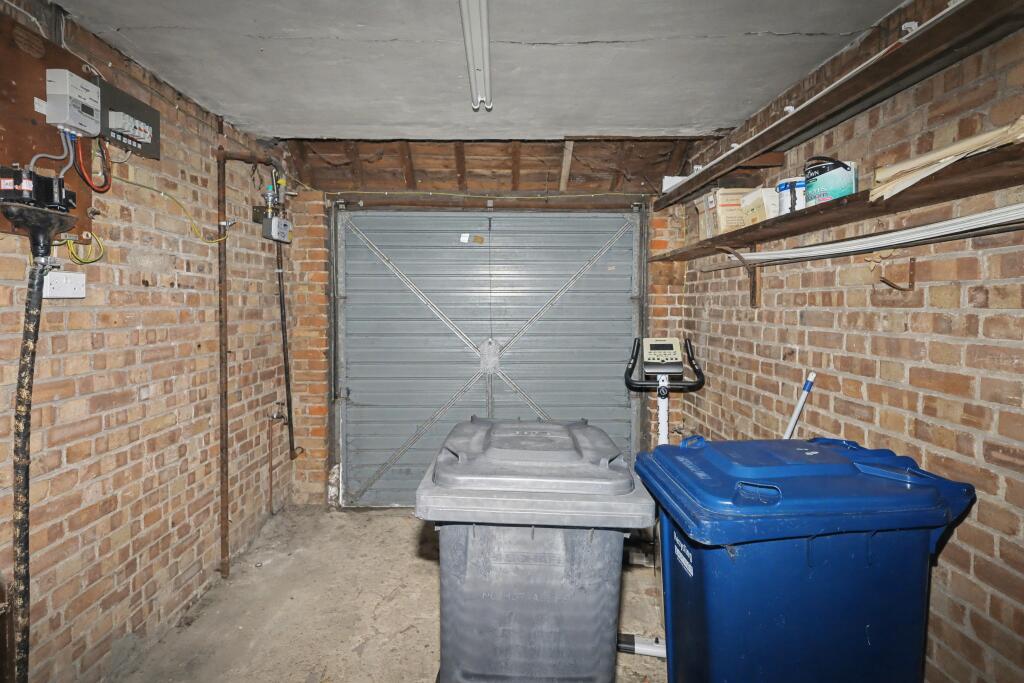 11 Church Crescent, London N20 0JR