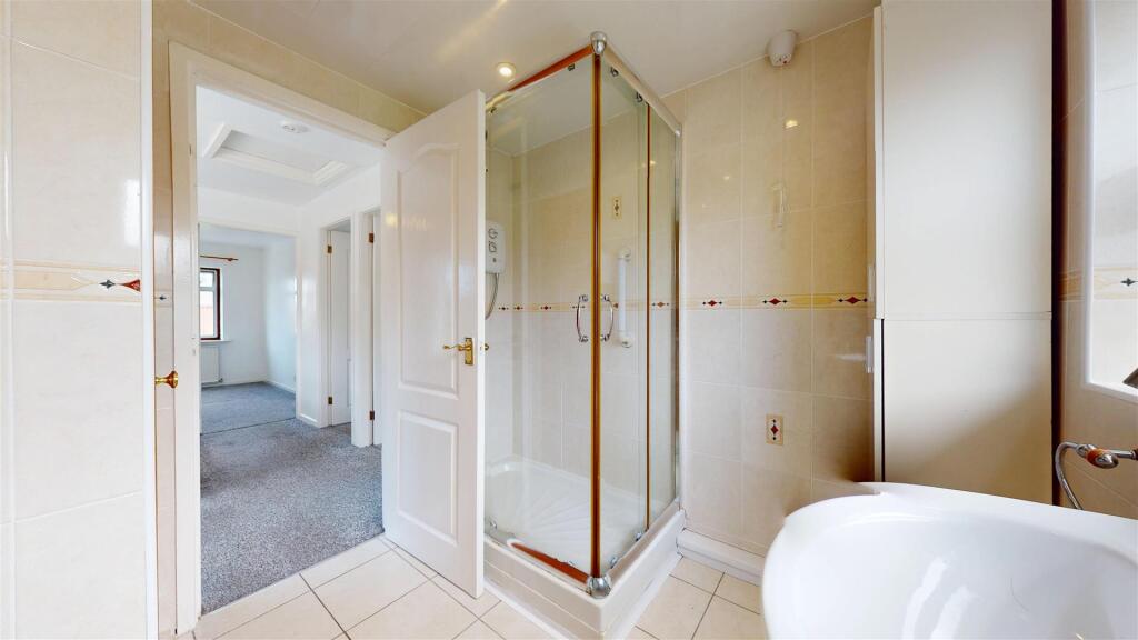 Rose Drive Bathroom