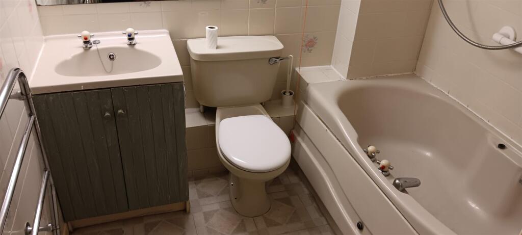 1 qp bathroom.jpg