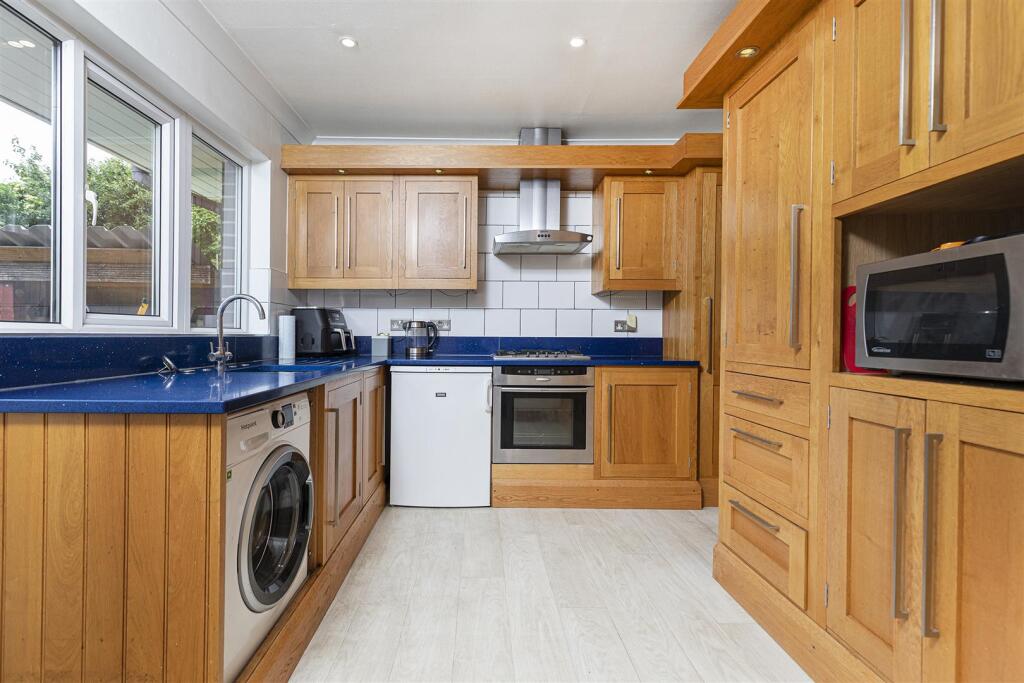 Bramleys Estate Agents - Gleneagles Way - Fixby (2