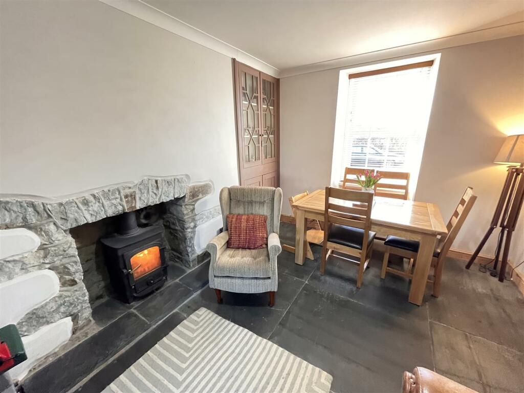 sitting room.JPG