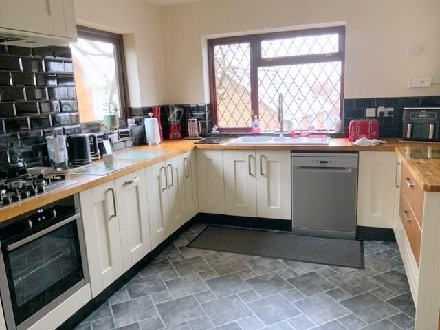 Kitchen/Dining Area