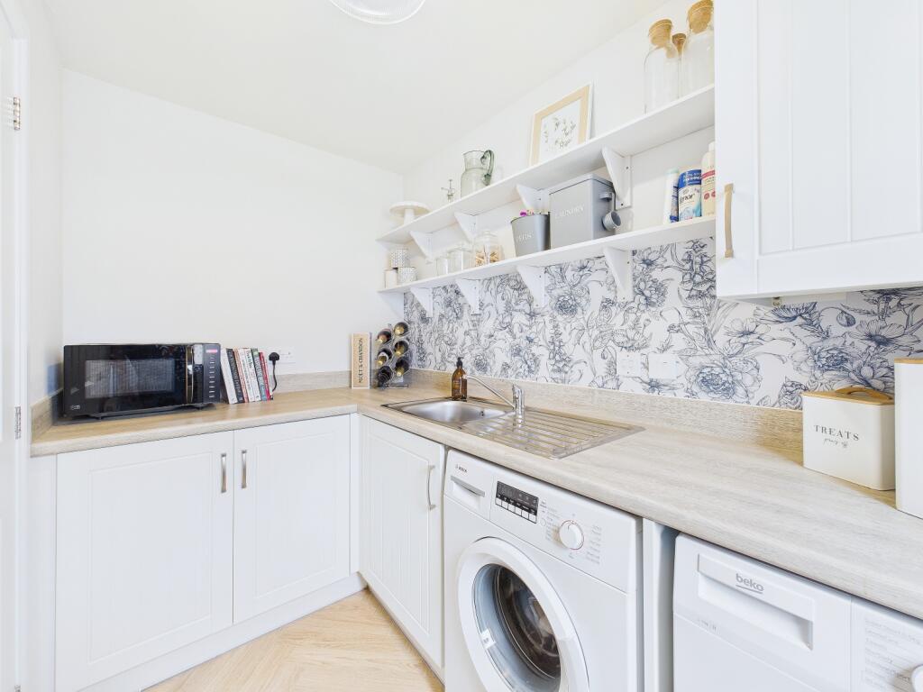 CAM03162G0-PR0107-STILL010