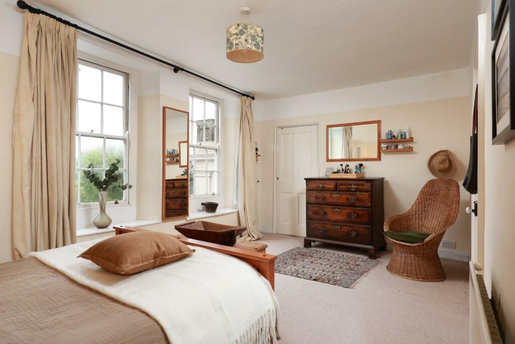 24 Montague Hill 37.JPG