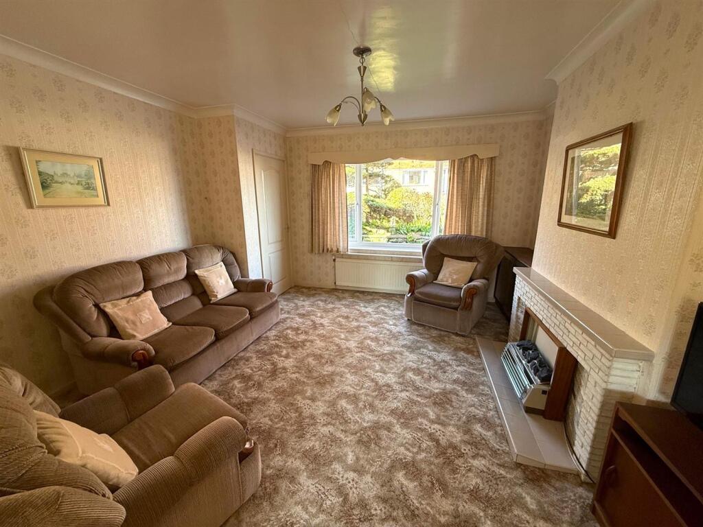 Living room 1 .jpg