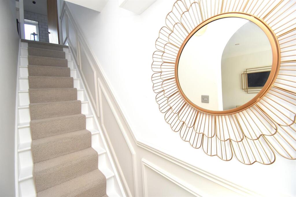 STAIRWELL (2).JPG
