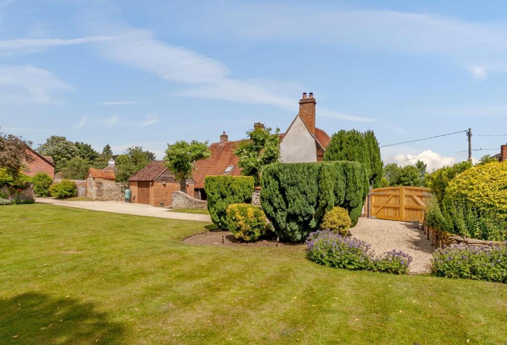 PRIVATE GATED &amp; WALLED GARDENS.jpg