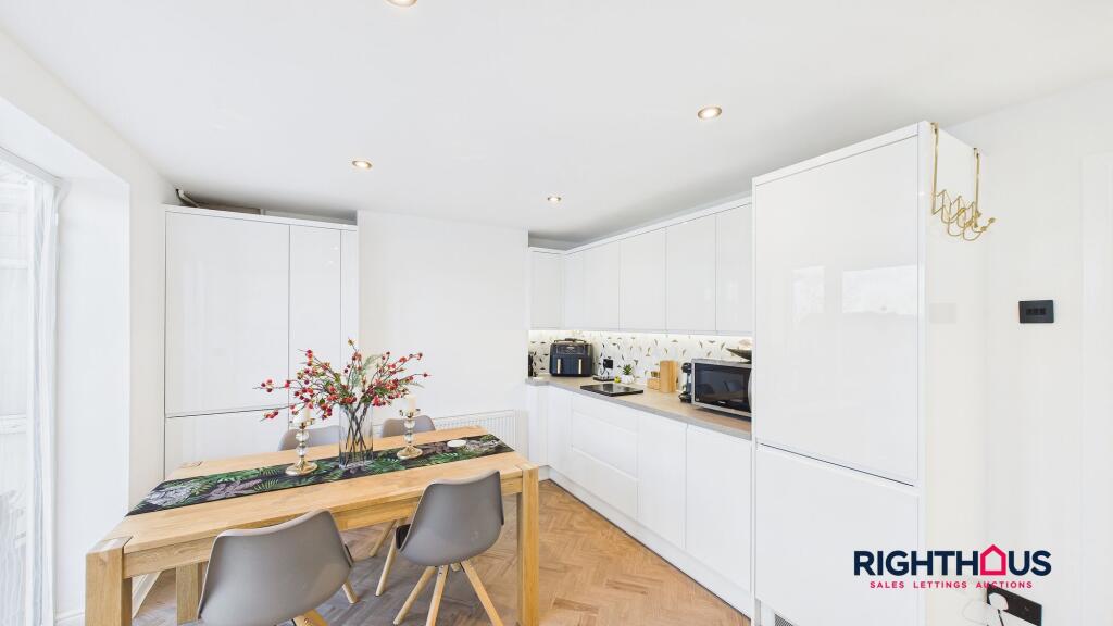 Dining kitchen