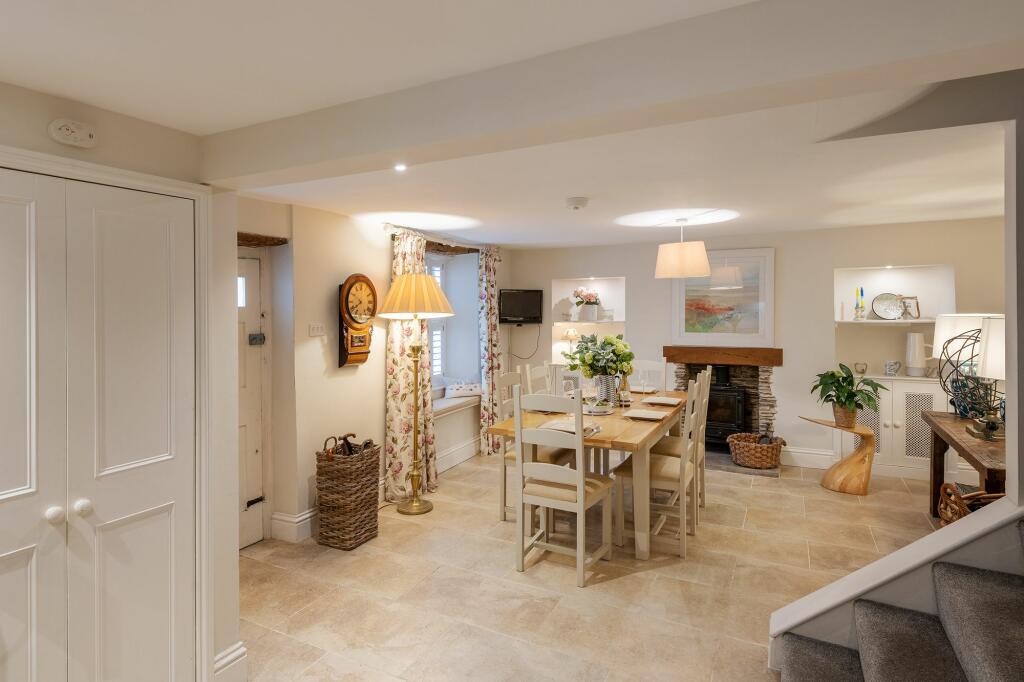 34 Clarence Hill, Dartmouth,  Dining Area