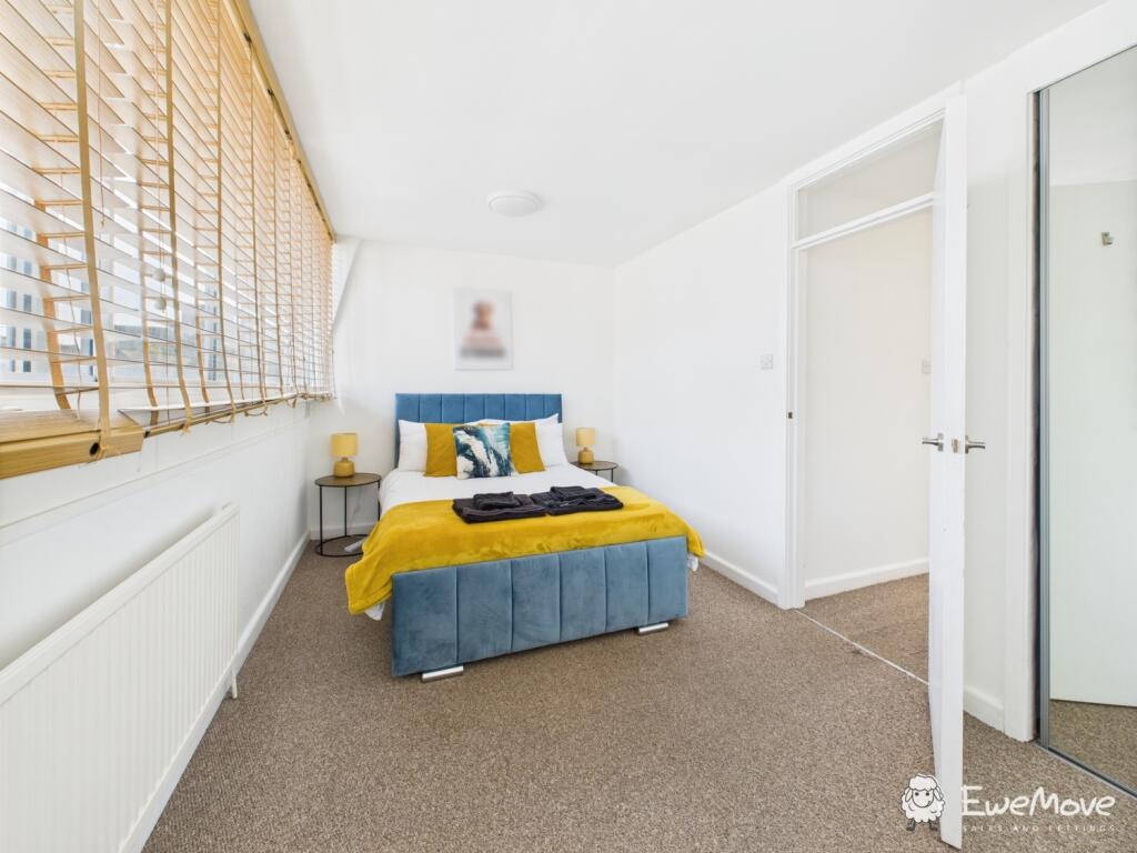 CAM02877G0-PR0093-STILL003