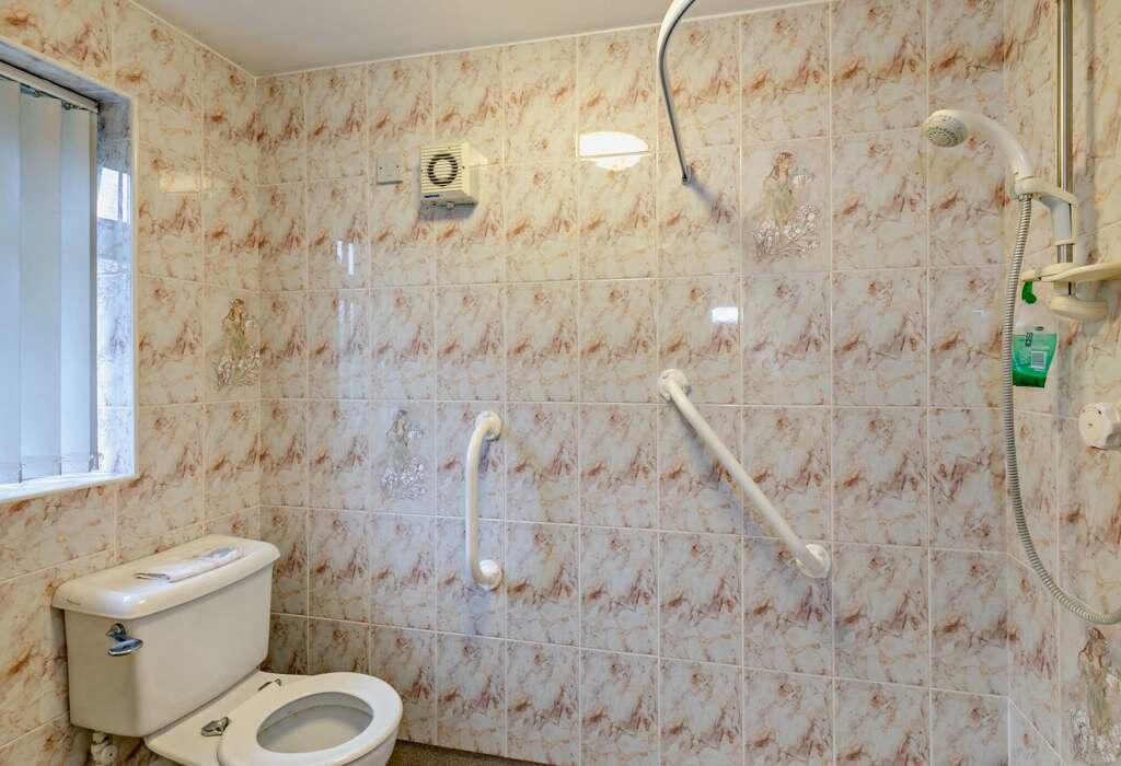 Annexe - Shower Room