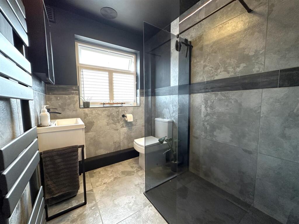 Stunning Shower Room 980