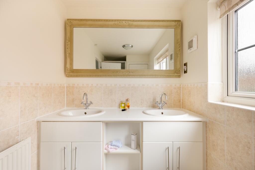 Principal Ensuite Shower Room