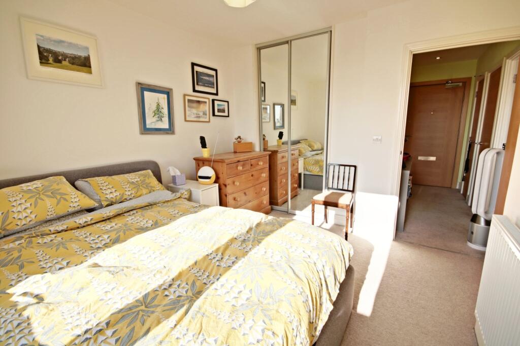 83 Apsley House - Bedroom-hallway