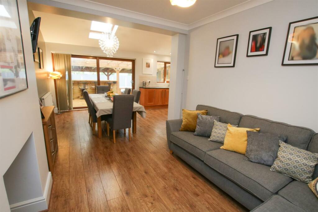 OPEN PLAN LIVING DINING KITCHEN