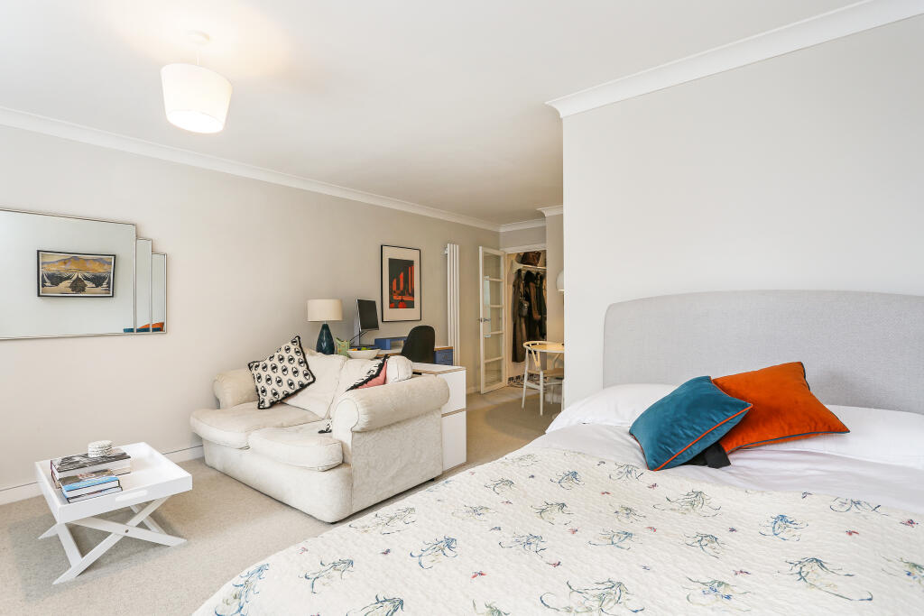 Flat 7, Carrara Whar