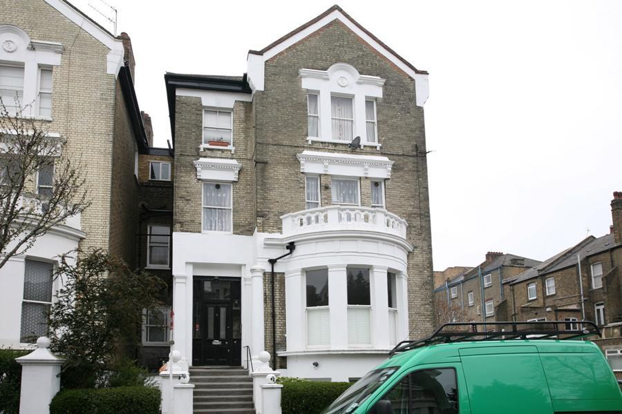 Battersea_2DSistersA
