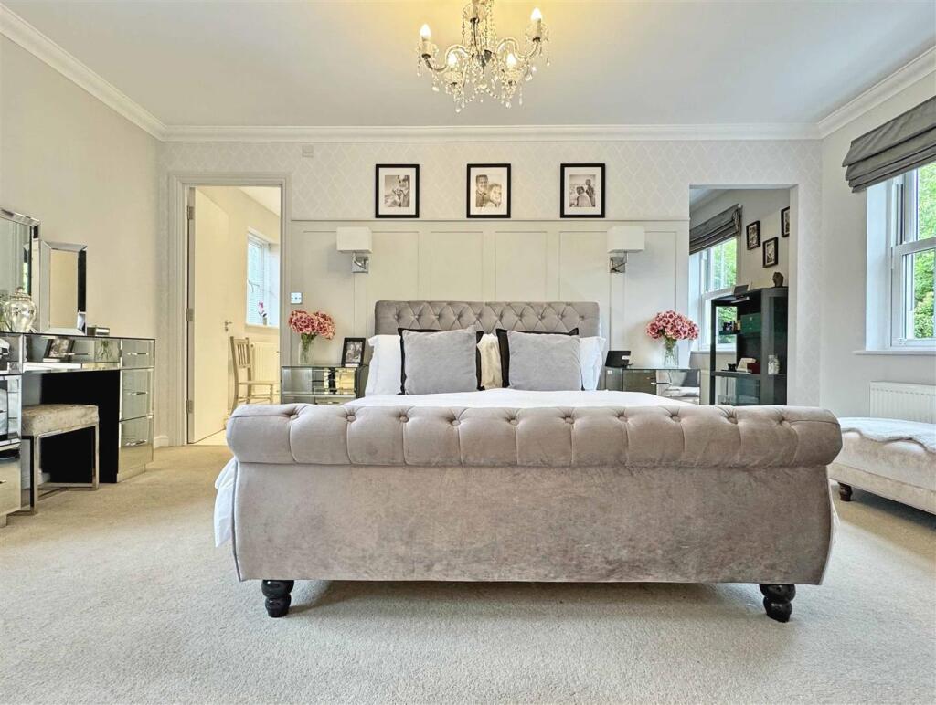 Master Bedroom b.jpg