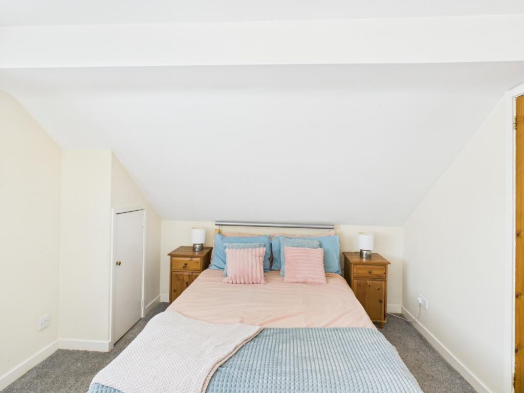 CAM04233G0-PR0019-STILL021