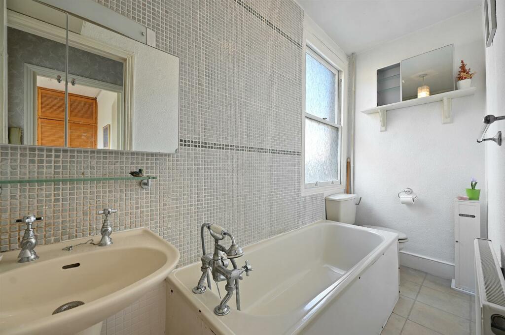 REE - Flat 5, 27 Eaton Rise - Bathroom3 (1).jpg